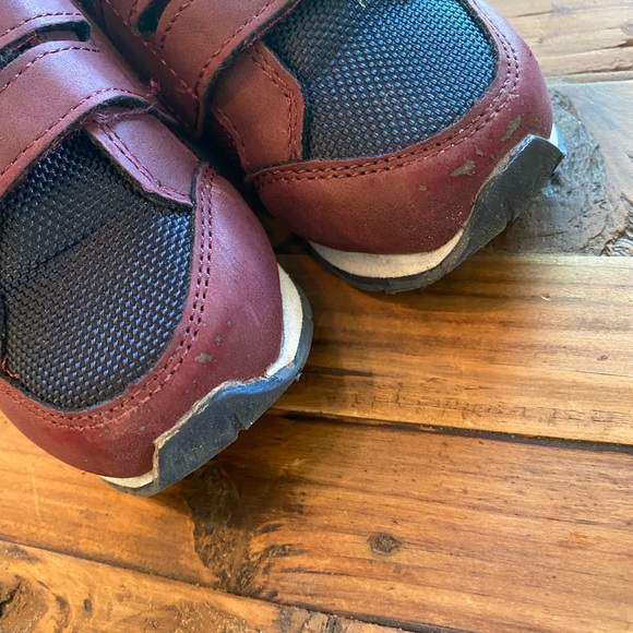 Cat and jack toddler sneakers - Picture 2 of 6